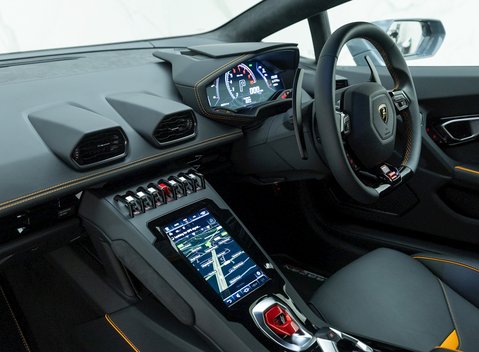 Lamborghini Huracan LP640-4 EVO 12