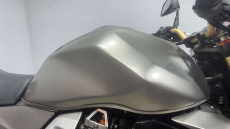 Kawasaki Z1000 2006 28K NAKED 1000CC NEW MOT RECENTLY SERVICED CLEAN BIKE 36