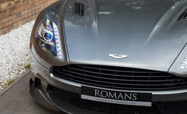 Aston Martin Vanquish S 21