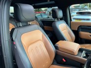 Land Rover Defender X MHEV 33