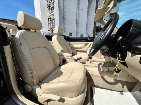 Volkswagen Beetle LUNA 16V 32
