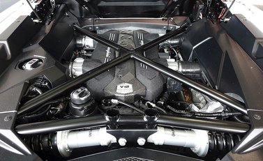 Lamborghini Aventador LP 700-4 Roadster 14