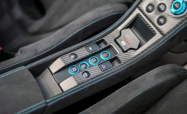 McLaren 675LT Spider MSO Carbon Series 22