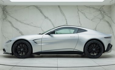 Aston Martin V8 Vantage 5