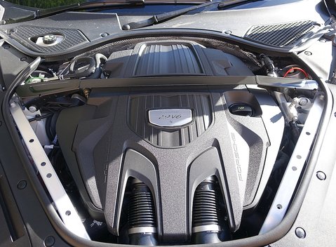 Porsche Panamera 4S 5