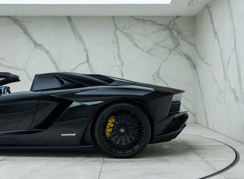 Lamborghini Aventador S LP 740-4 ROADSTER 36