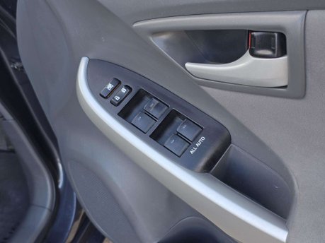 Toyota Prius 1.8 VVT-h T Spirit Hatchback 5dr Petrol Hybrid CVT Euro 5 (s/s) (136 ps) 27