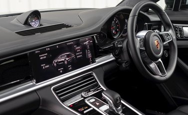 Porsche Panamera Turbo Sport Turismo 17