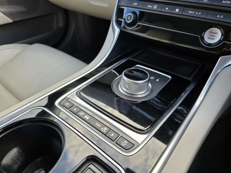 Jaguar XE 2.0d Prestige Auto Euro 6 (s/s) 4dr 25