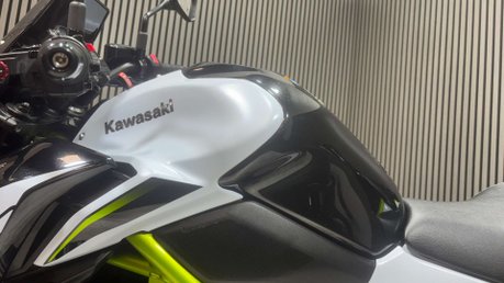Kawasaki Z900 2019 69 PLATE FULL AKRAPOVIC ONLY 15K STUNNING NAKED BIKE 23