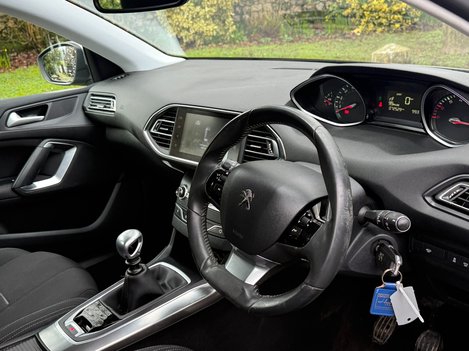 Peugeot 308 E-THP ALLURE 4