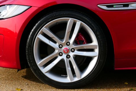 Jaguar XE 2.0 XE R-Sport D Auto 4dr 10