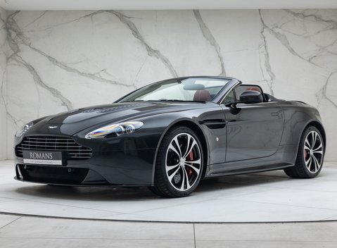 Aston Martin V12 Vantage ROADSTER 1