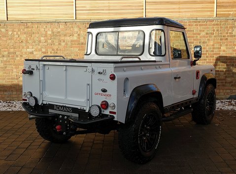 Land Rover Defender 90 Bowler Edition 4