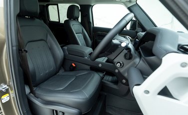 Land Rover Defender 110 D250 First Edition 10