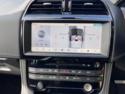 Jaguar F-Pace 2.0 D180 Chequered Flag Auto AWD Euro 6 (s/s) 5dr 28