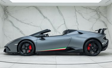 Lamborghini Huracan Spyder LP 640-4 PERFORMANTE 3