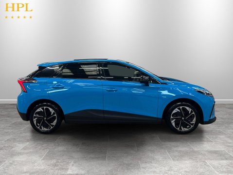 MG MG4 64kWh Trophy Long Range Hatchback 5dr Electric Auto (203 ps) Air Con - Blue 8