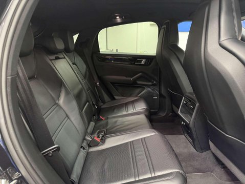 Porsche Cayenne 3.0 V6 E-Hybrid 14.1kWh Coupe 5dr Petrol Plug-in Hybrid TiptronicS 4WD Euro 45