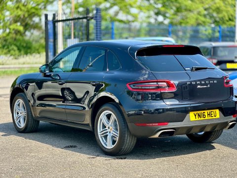 Porsche Macan 2.0T SUV 5dr Petrol PDK 4WD (s/s) (252 ps) 35