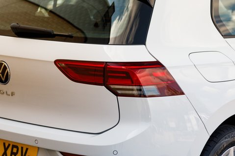 Volkswagen Golf LIFE TSI 9