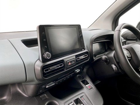 Citroen Berlingo 50kWh Flair XTR M MPV 5dr Electric Auto (7.4kW Charger) (136 ps) Air Con - 16