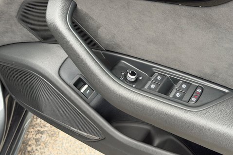 Audi A4 AVANT TDI S LINE BLACK EDITION -B&O - VIRTUAL COCKPIT -REVERSE CAMERA  33