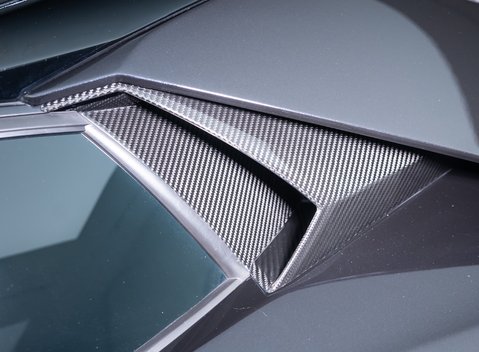 Lamborghini Aventador S LP 740-4 Roadster 32