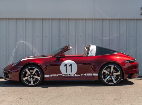 Porsche 911 (992) Targa 4S Heritage Design Edition 2