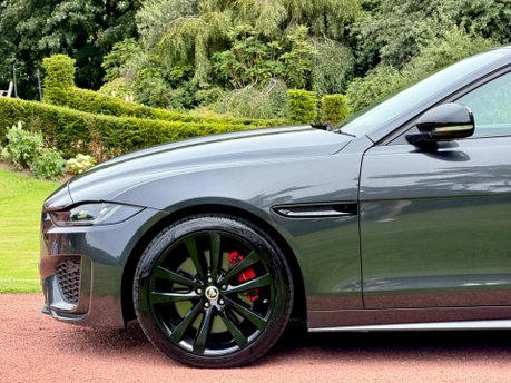 Jaguar XE R-DYNAMIC HSE BLACK 9