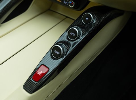 Ferrari GTC4 Lusso T 23