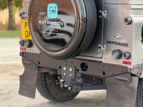 Land Rover Defender 2.2 Defender 90 XS Hard Top TD 4WD 5dr 7