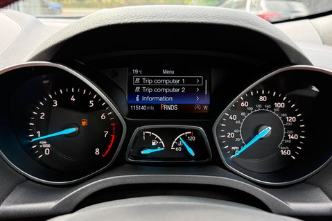 Ford Kuga ST-LINE AUTOMATIC -ONE OWNER- FORD SERVICE HISTORY - APPLE CARPLAY 34