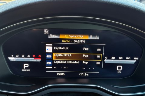 Audi A4 AVANT TDI S LINE MHEV - REVERSE CAMERA - 8 AUDI MAIN DEALER SERVICES 36