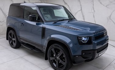 Land Rover Defender 90 D300 X-DYNAMIC HSE 11