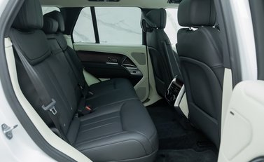 Land Rover Range Rover P440e SE 16