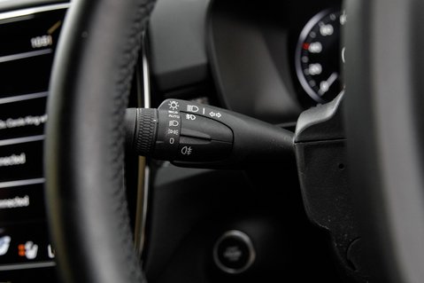 Volvo XC40 B4 R-DESIGN MHEV 16
