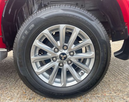 Mitsubishi L200 2.4 L200 Barbarian DI-D Auto 4WD 15