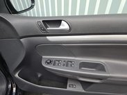 Volkswagen Golf 3.2 V6 R32 Hatchback 5dr Petrol DSG 4Motion (233 g/km, 247 bhp) 11