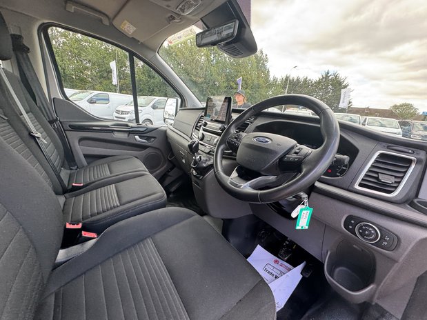 Ford Transit Custom SWB L1H1 Low Roof Limited 280 Air Con Alloys Sensors EURO 6 15