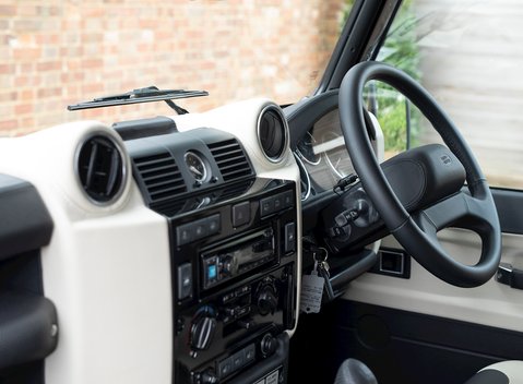 Land Rover Defender 90 Autobiography Edition 16