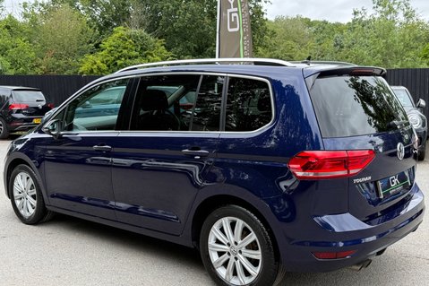 Volkswagen Touran SEL TSI DSG AUTOMATIC - 7 SEATS - ADAPTIVE CRUISE -DEMO +1 OWNER -FVWSH 3