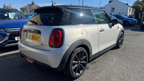 Mini Hatch COOPER 7