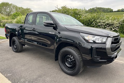 Toyota Hilux Active ECB 4WD D-4D Pickup 5