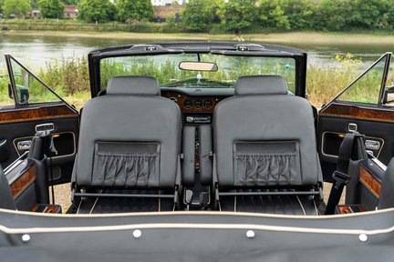 Rolls-Royce Corniche II Convertible 34