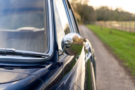 Bentley S1 Continental Flying Spur 4-Light 9