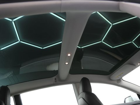 Tesla Model 3 Standard Range Plus Auto RWD 4dr 18