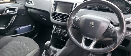 Peugeot 208 PURETECH ACTIVE.. 6 SERVICES.. 1 PREVIOUS KEEPER.. £20 ROAD TAX  1