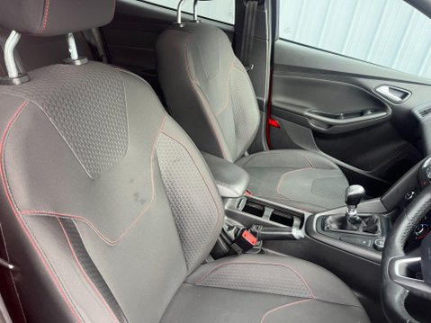 Ford Focus 1.0T EcoBoost ST-Line Euro 6 (s/s) 5dr 7