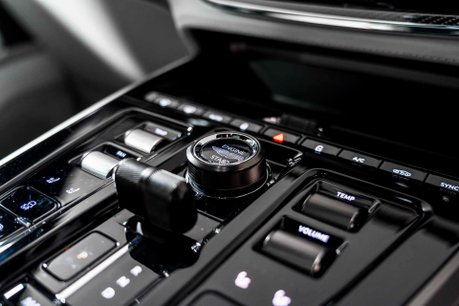 Aston Martin DBX 707 V8. VAT Q. Q PAINTWORK. 40K IN OPTIONS. DUOTONE INTERIOR. H & C SEATS. 28